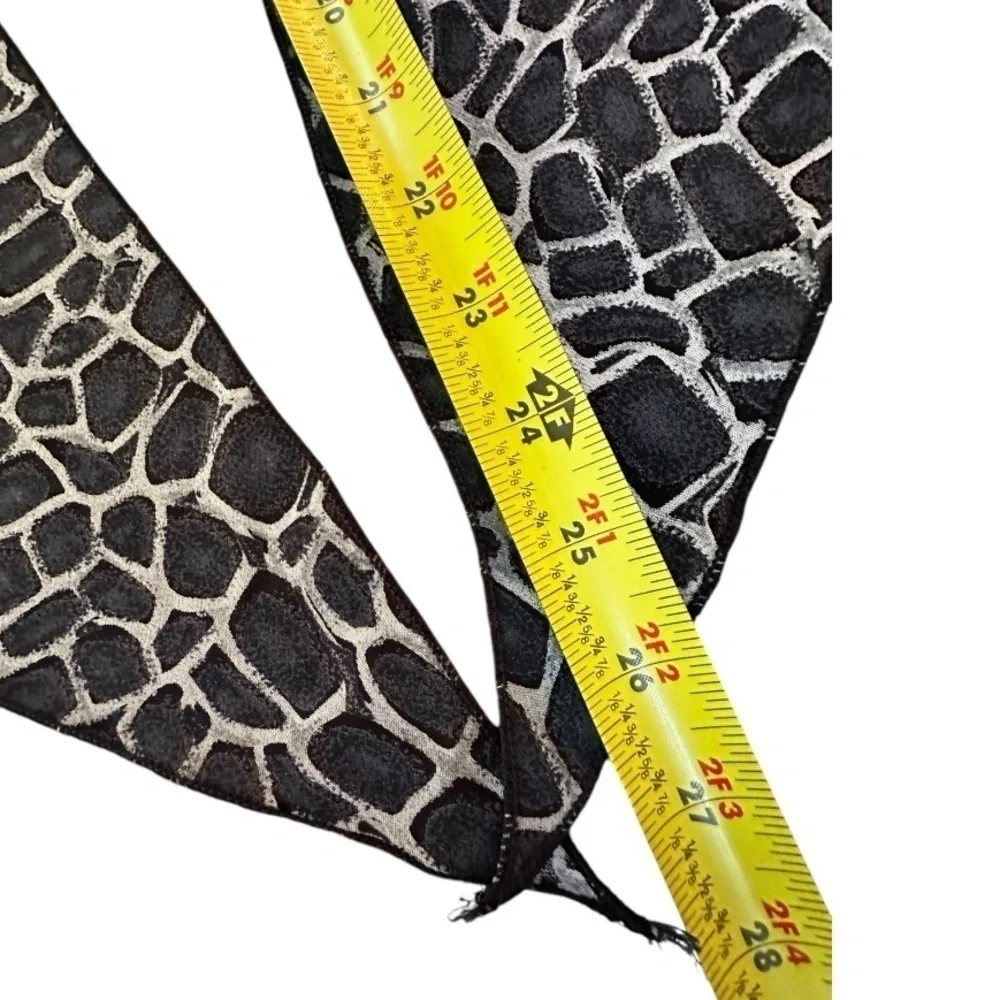 Giraffe Print Triangle Large Scarf Shawl Wrap Black White Gray 36” X 27”